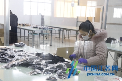 响水全力服务企业转产口罩防护服