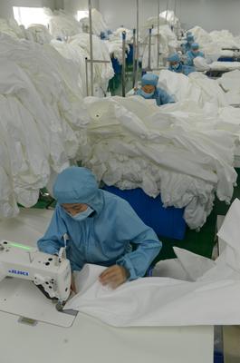 开足马力生产防护用品