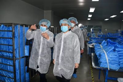 李中实地调研巢湖半汤抗疫医护人员疗养基地项目建设和疫情防护用品生产工作