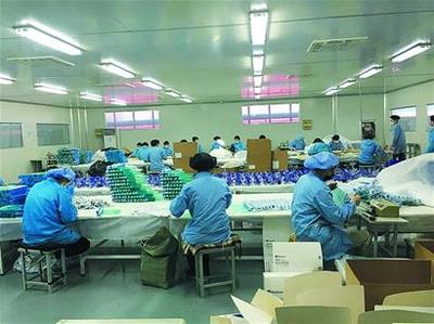 青企复工满负荷生产医用防护面罩
