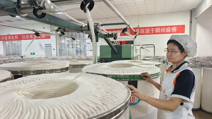 年末冲刺正当时企业开足马力忙生产