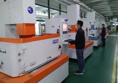 邦宝跨界生产护目镜：抗击疫情企业在行动