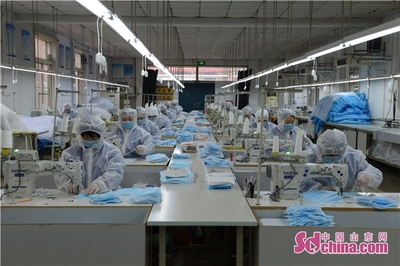 日产口罩7000只 中铝山东企业跨界助力战“疫”防护用品生产