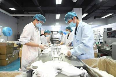 每天100万只口罩从这里产出！探访春节不停工的防护用品生产一线